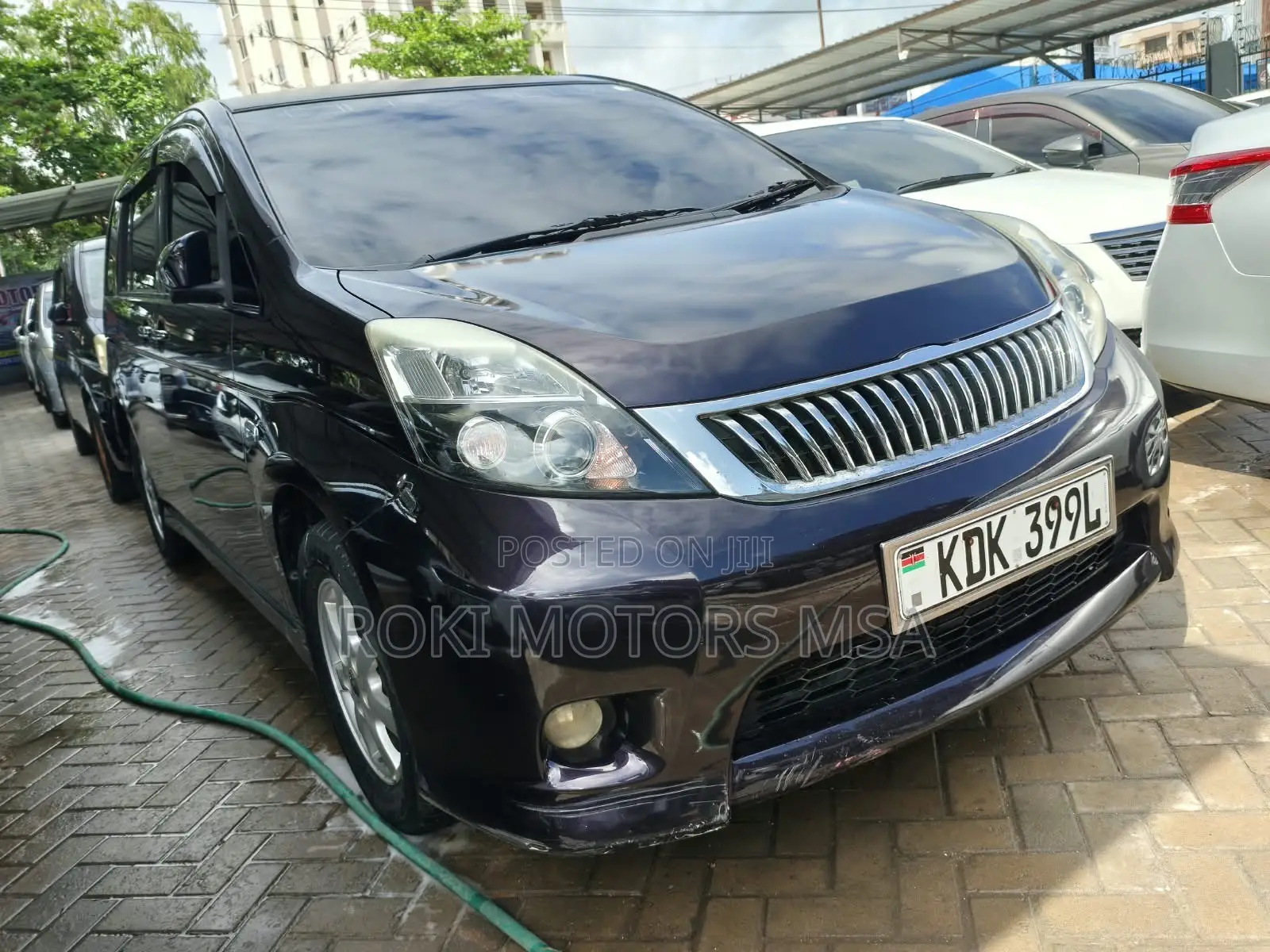 Toyota ISIS 2015 Black