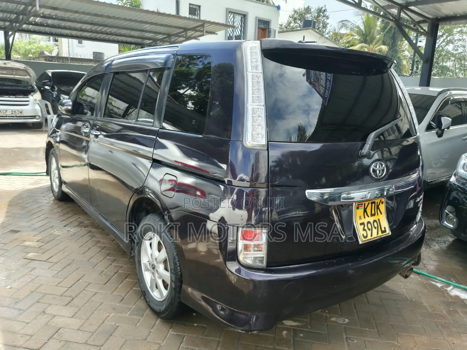 Toyota ISIS 2015 Black