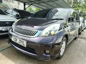 Toyota ISIS 2015 Black