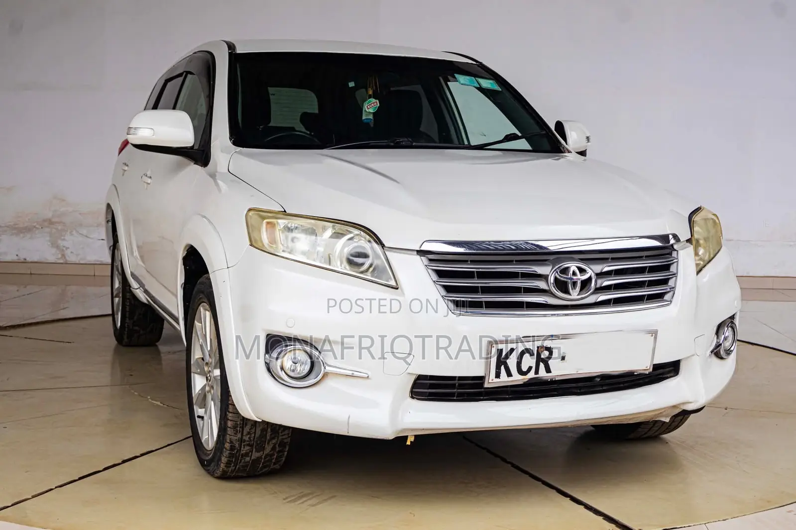 Toyota Vanguard 2011 White