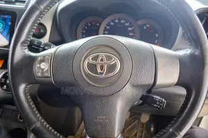 Toyota Vanguard 2011 White