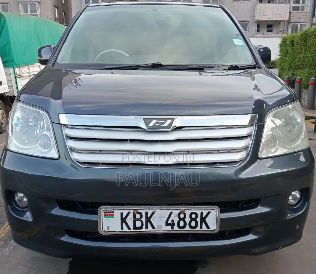 Toyota Noah 2003 Gray