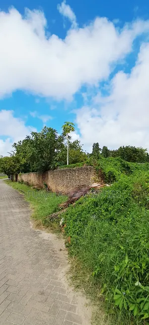 For Sale Prime 1 Acre Land Links Rd Nyali