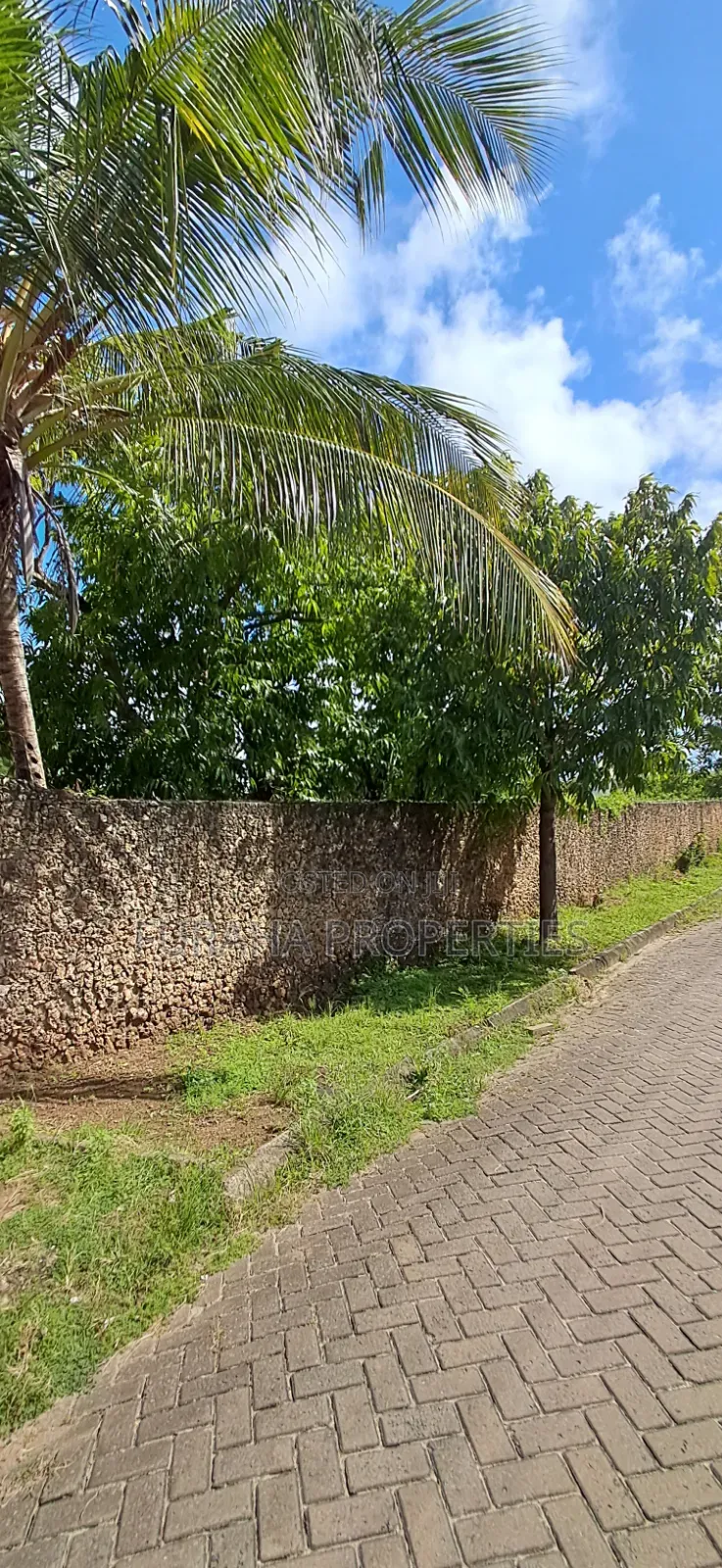 For Sale Prime 1 Acre Land Links Rd Nyali