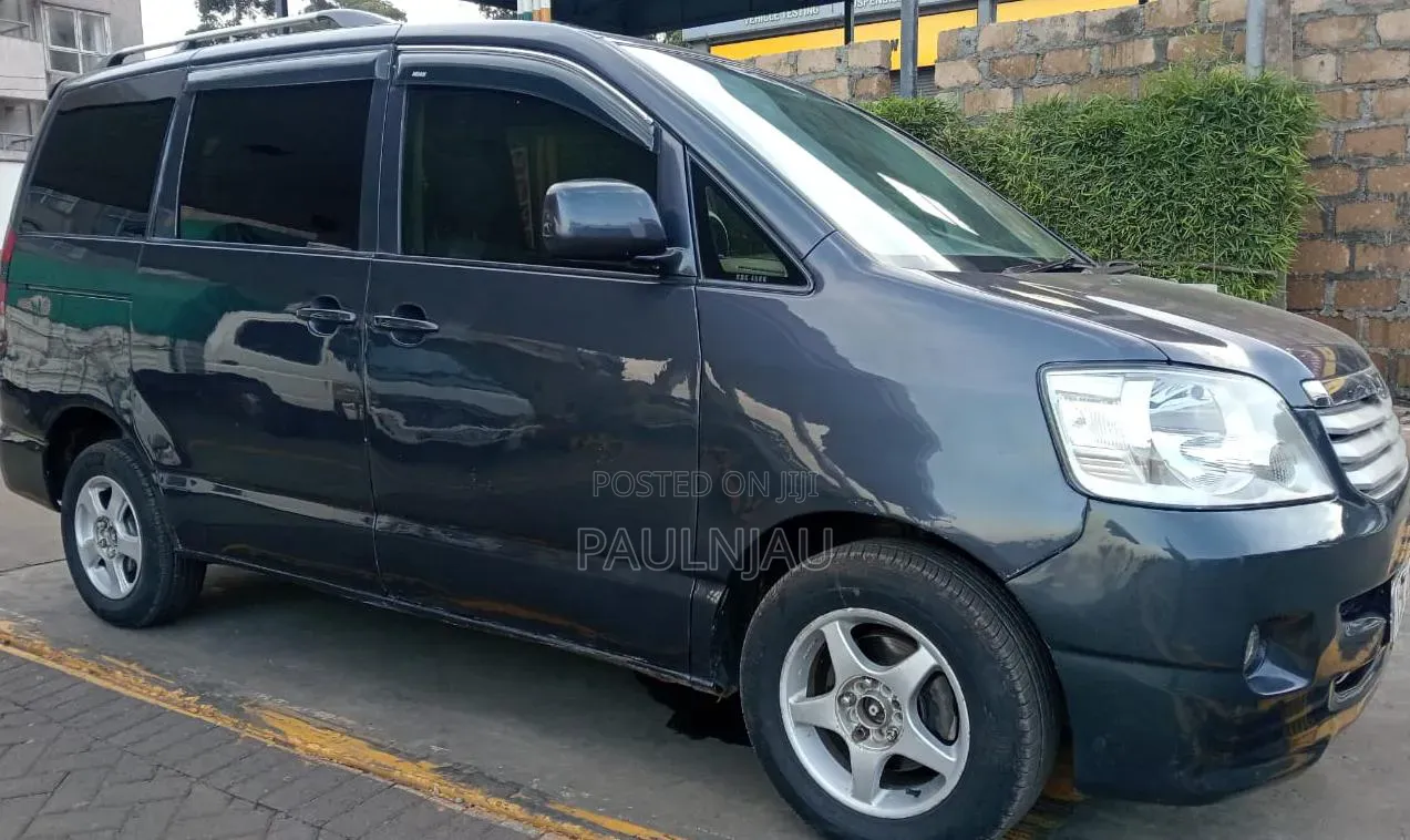 Toyota Noah 2003 Gray