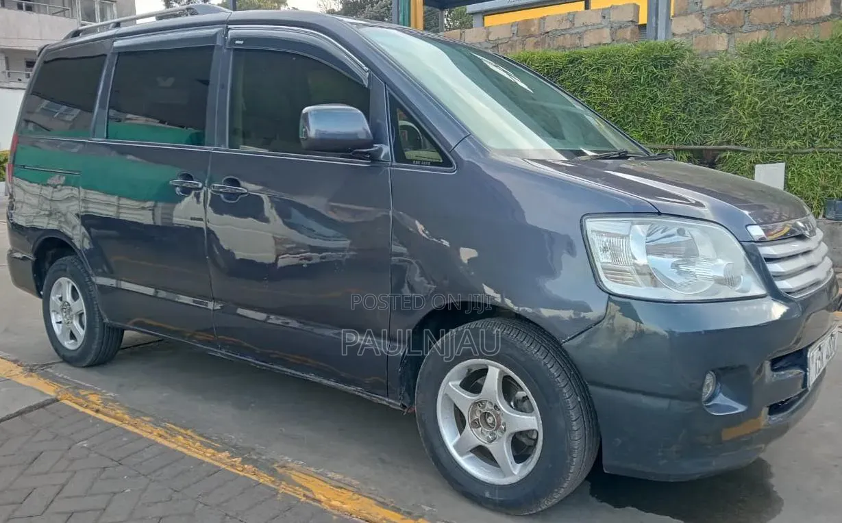 Toyota Noah 2003 Gray