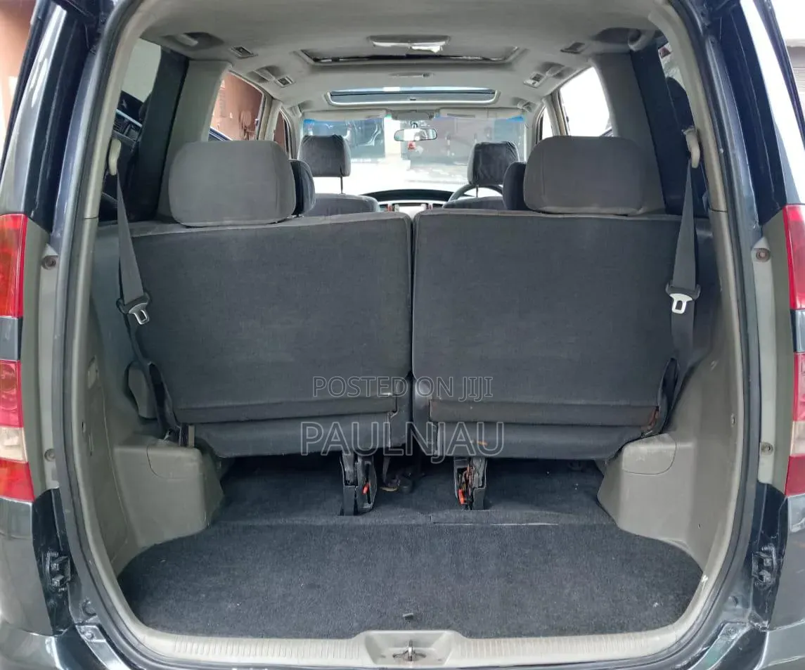 Toyota Noah 2003 Gray
