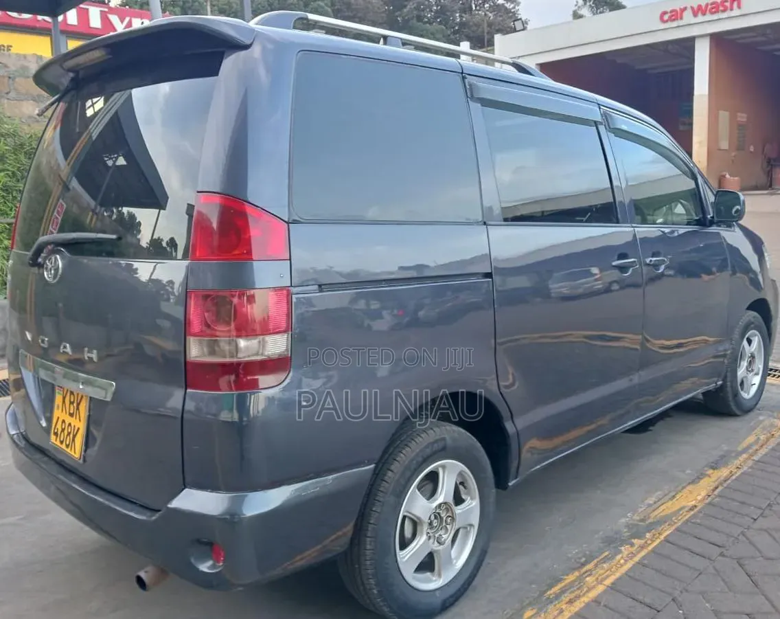 Toyota Noah 2003 Gray