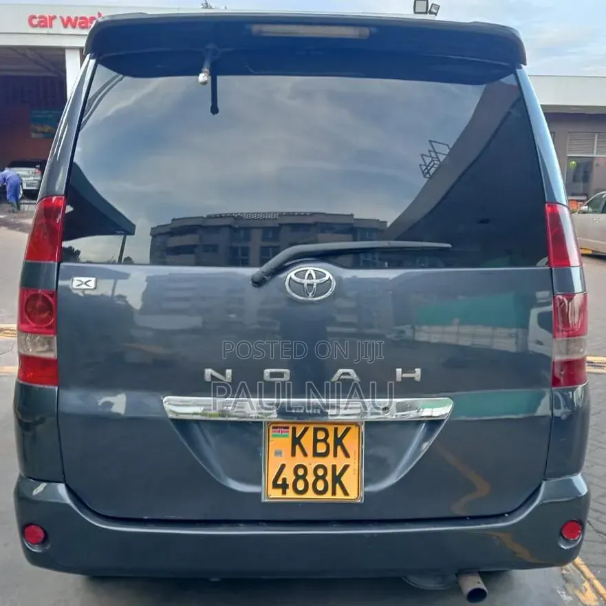 Toyota Noah 2003 Gray