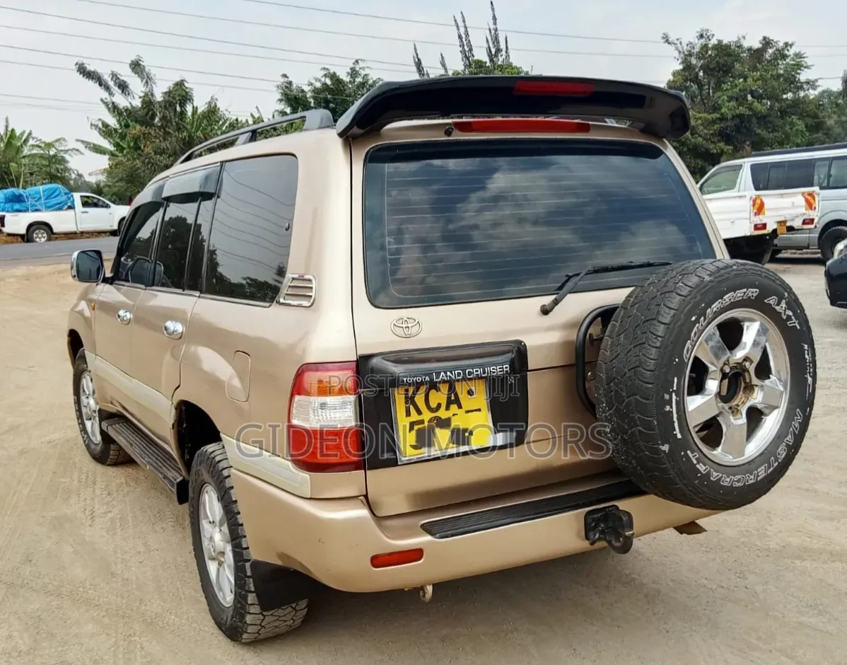 Toyota Land Cruiser 2000 Gold
