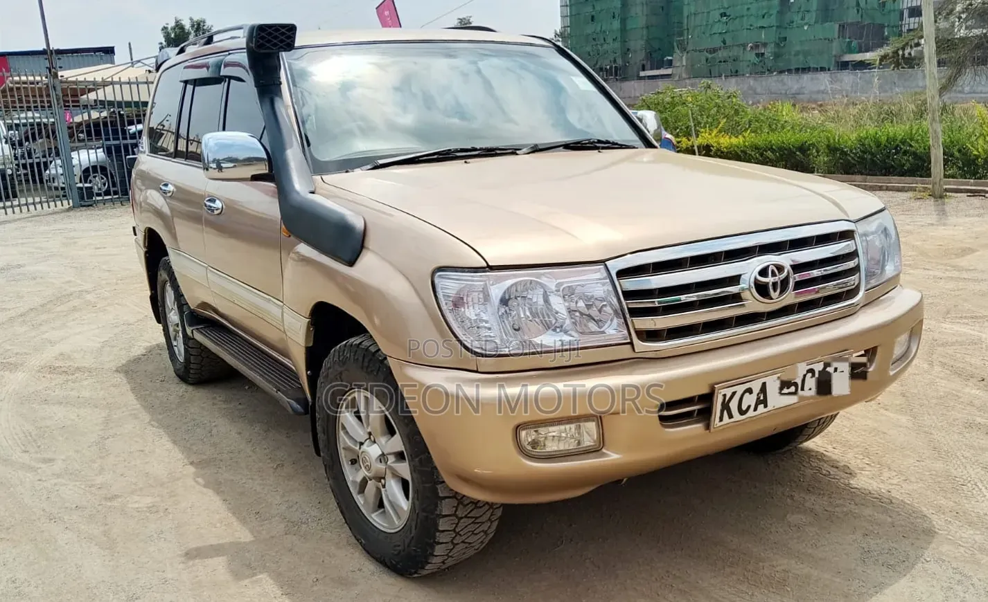 Toyota Land Cruiser 2000 Gold