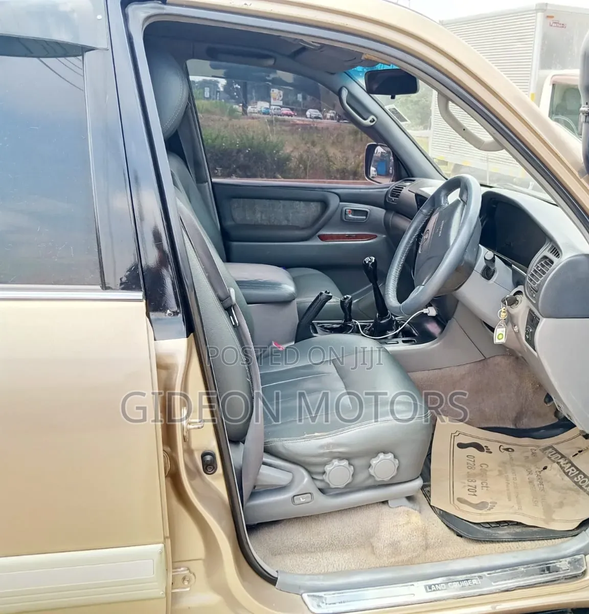 Toyota Land Cruiser 2000 Gold