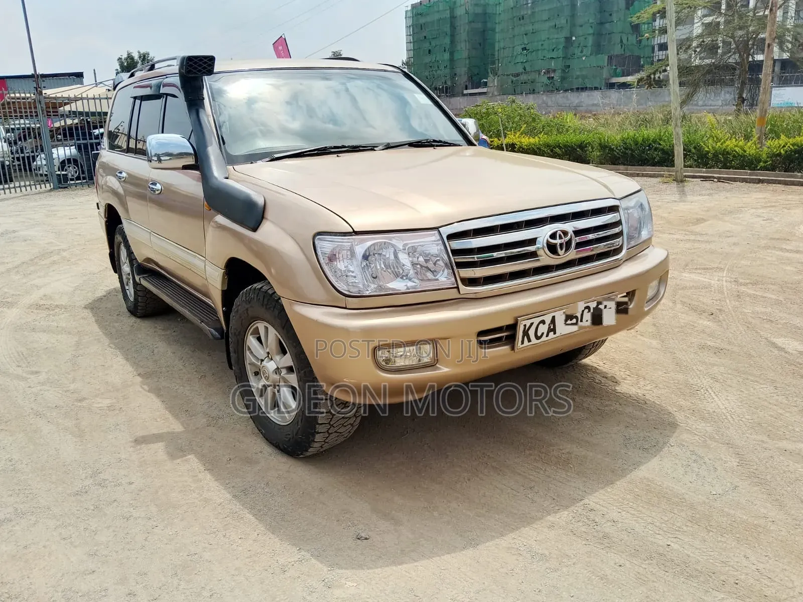 Toyota Land Cruiser 2000 Gold