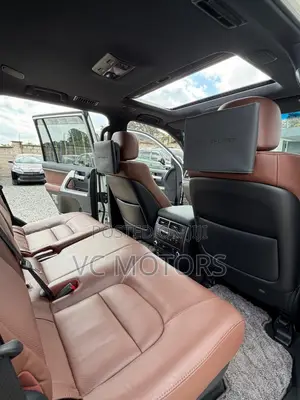 Toyota Land Cruiser 4.6 V8 ZX 2019 White