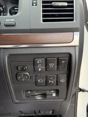 Toyota Land Cruiser 4.6 V8 ZX 2019 White