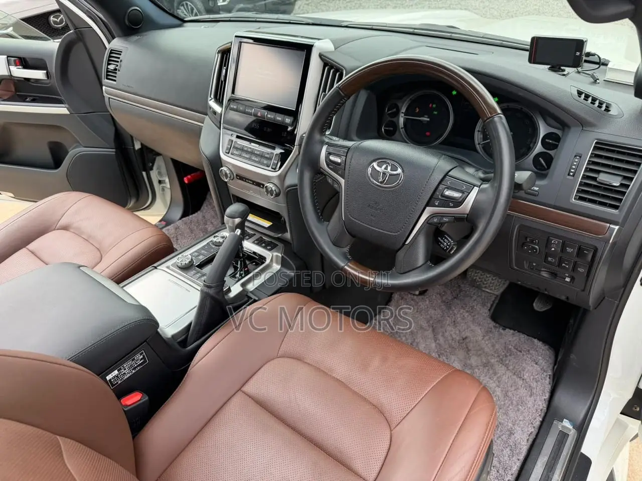 Toyota Land Cruiser 4.6 V8 ZX 2019 White