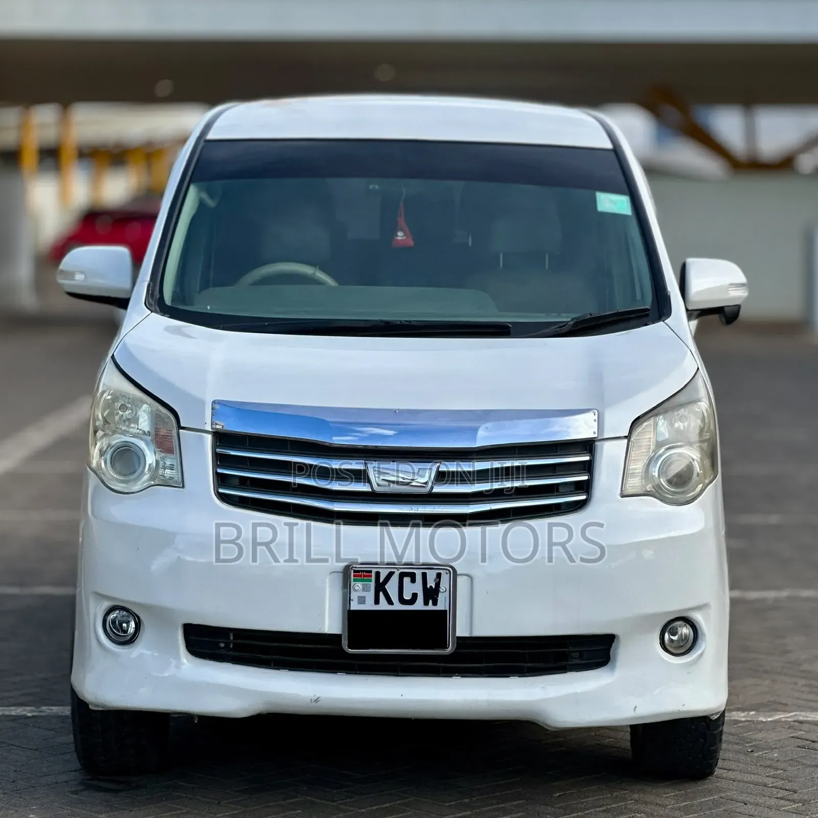 Toyota Noah 2012 White