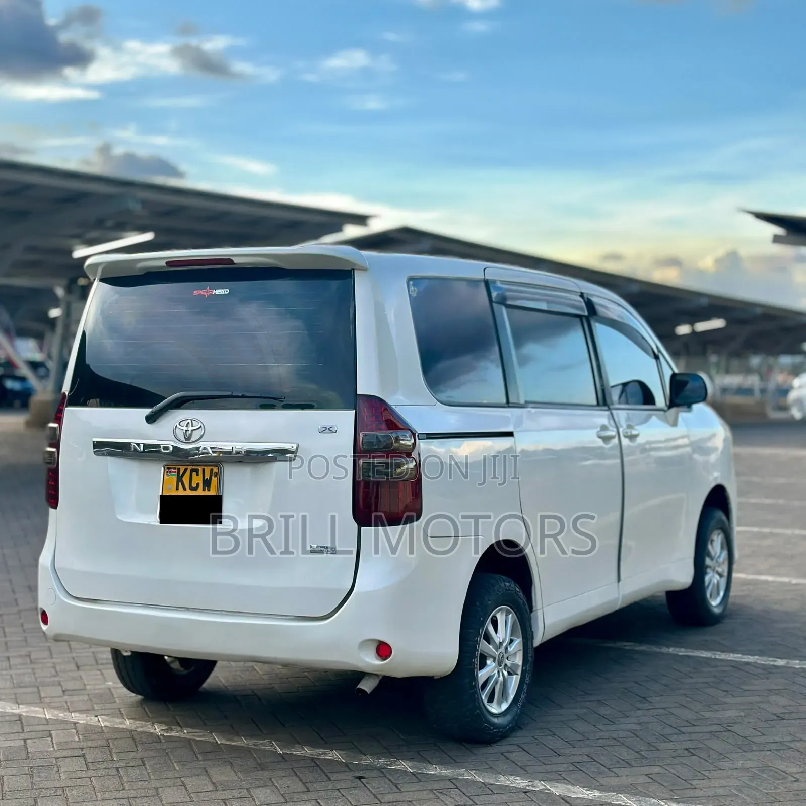 Toyota Noah 2012 White