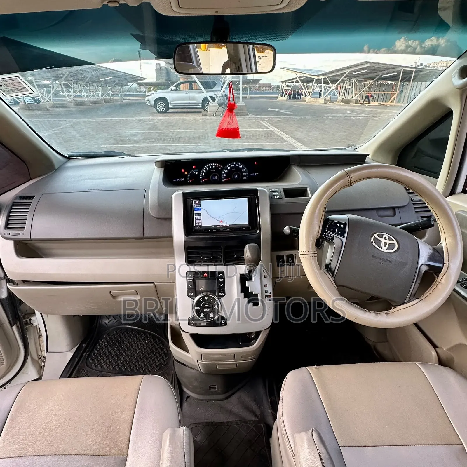 Toyota Noah 2012 White