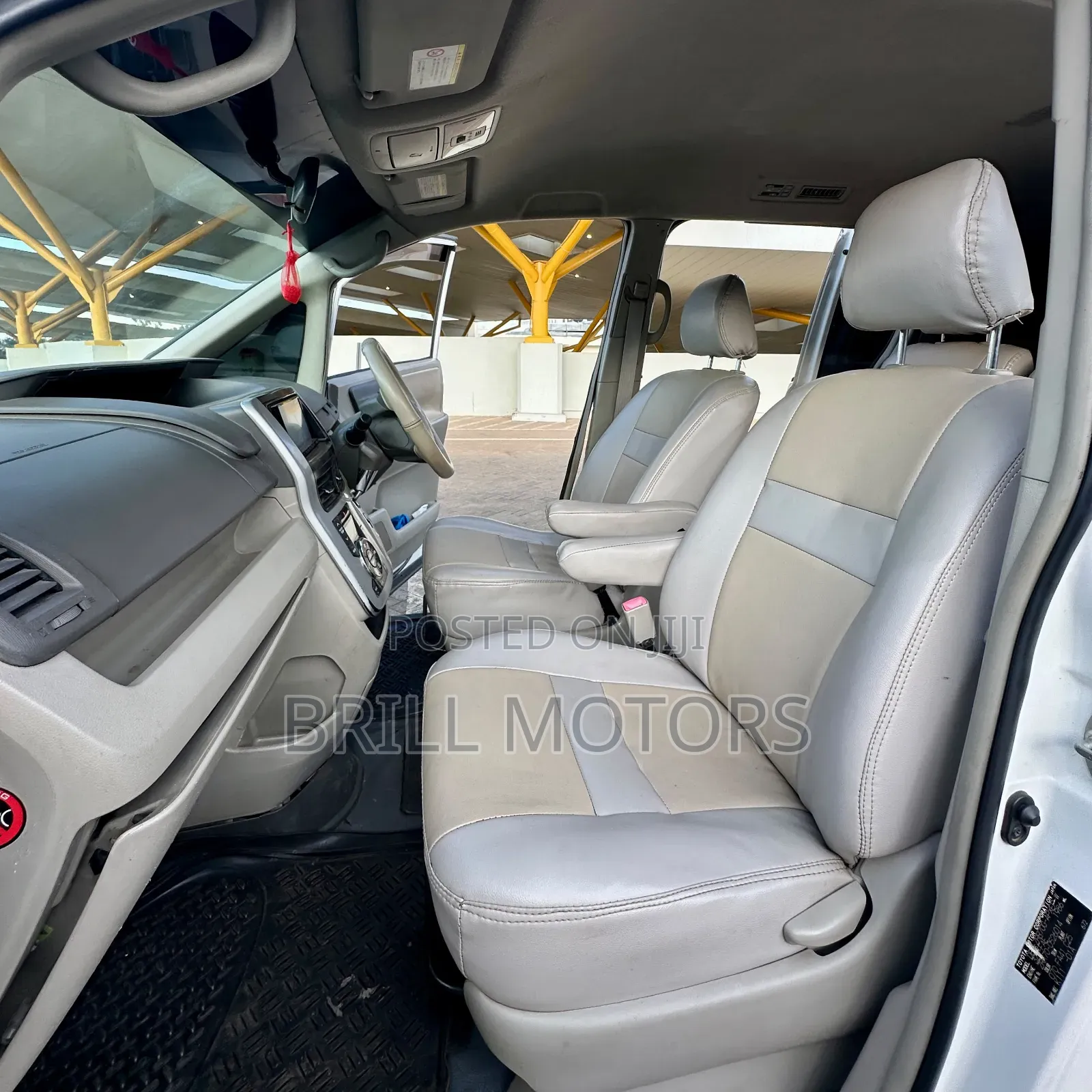 Toyota Noah 2012 White