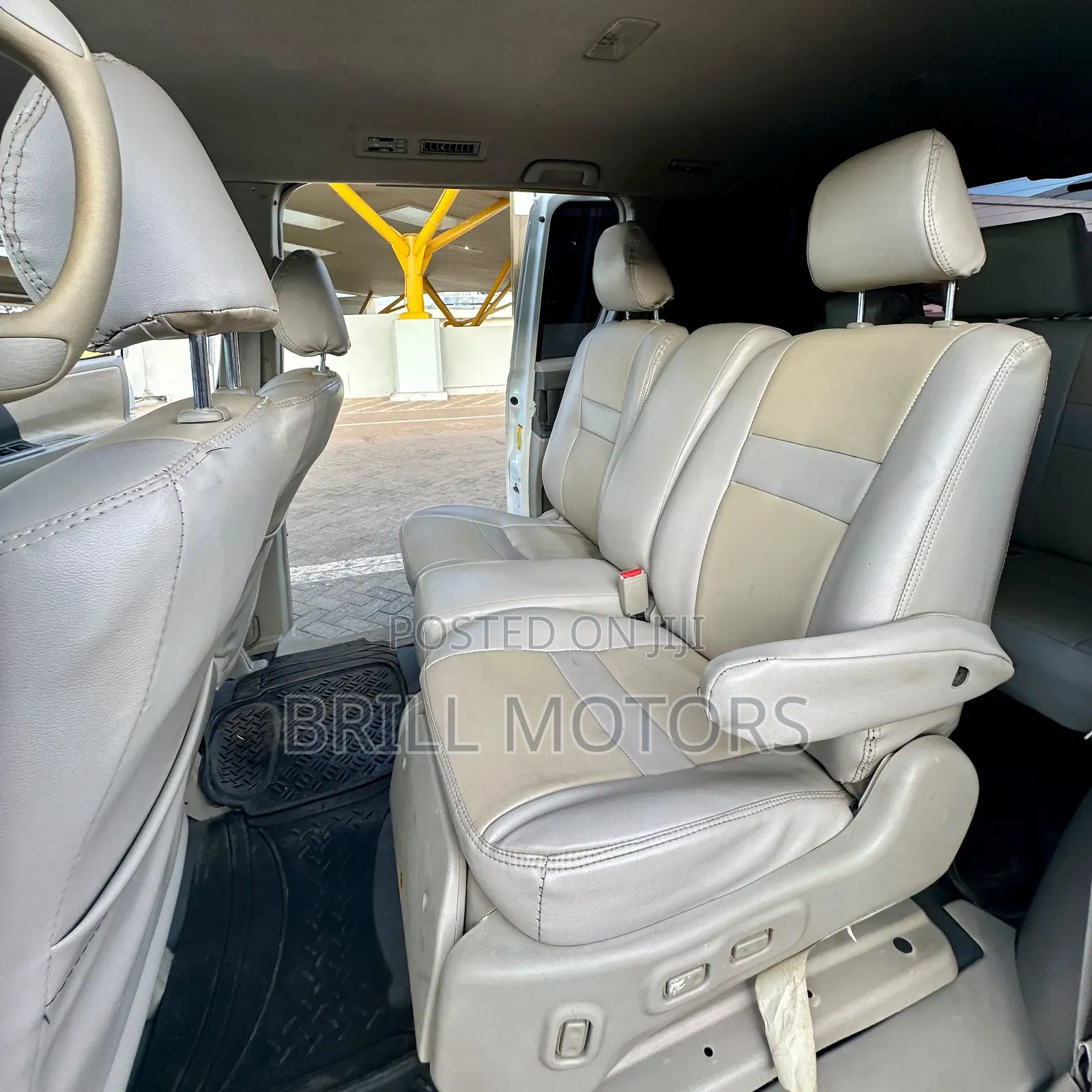 Toyota Noah 2012 White