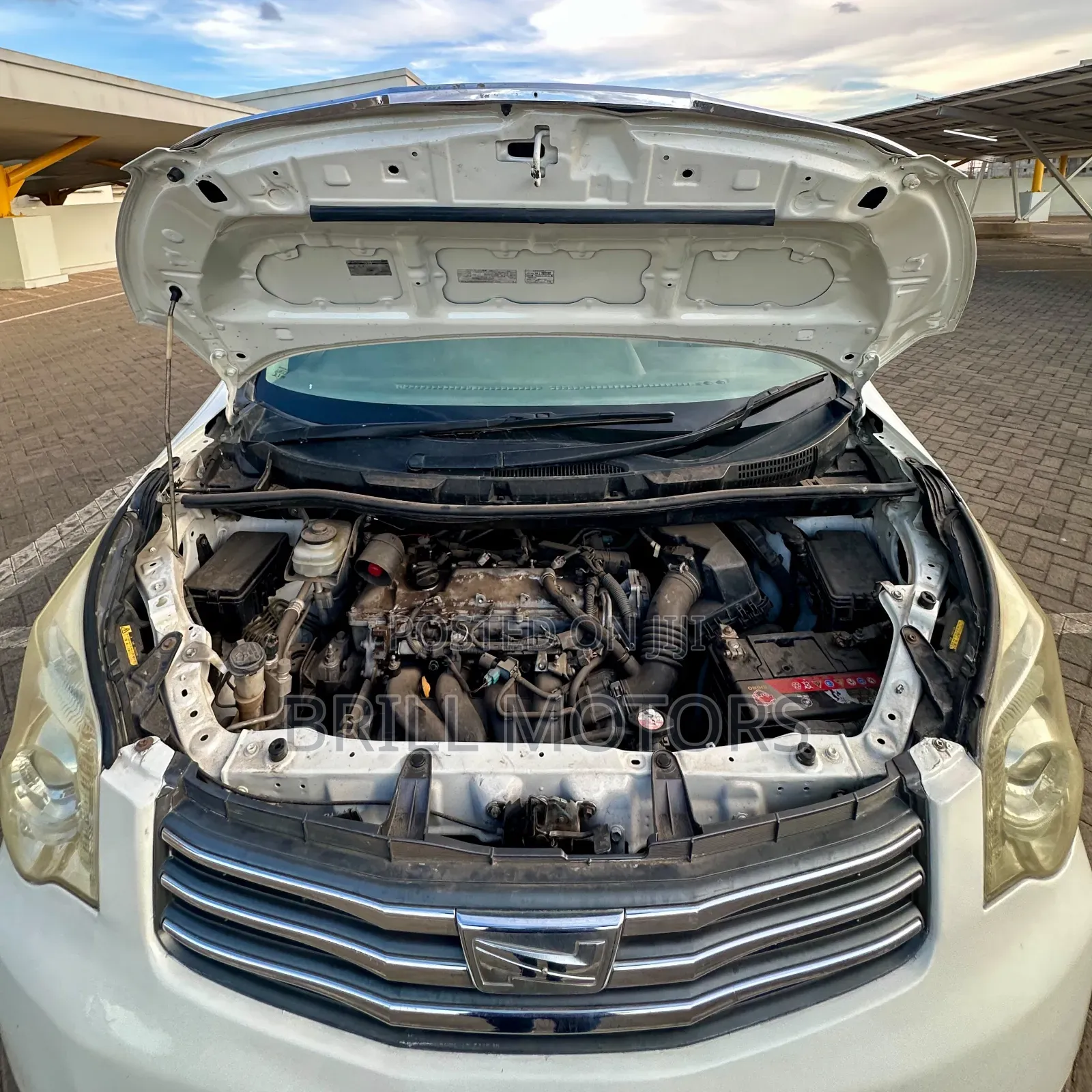 Toyota Noah 2012 White
