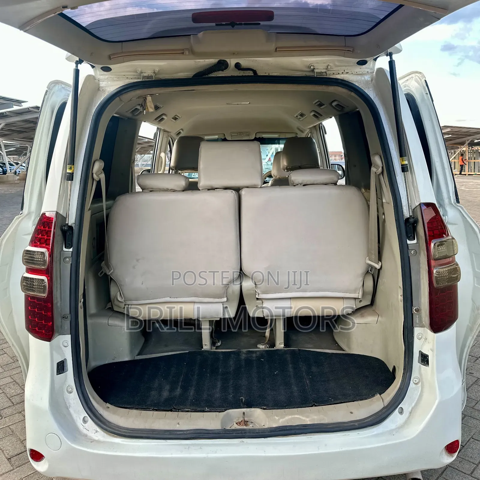 Toyota Noah 2012 White