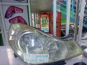 Nissan Wingroad Y12 Headlight