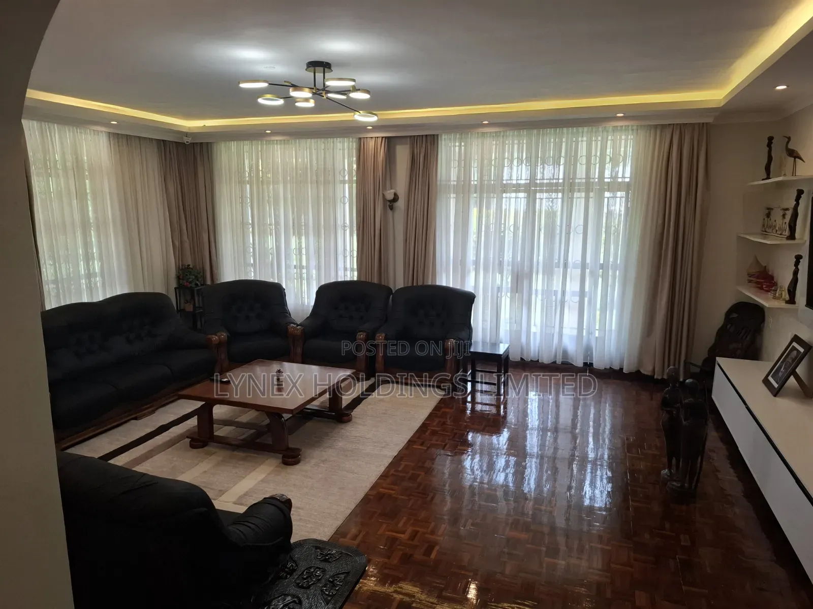 6bdrm Mansion in Hardy for sale