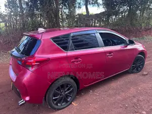 Toyota Auris 2013 Red