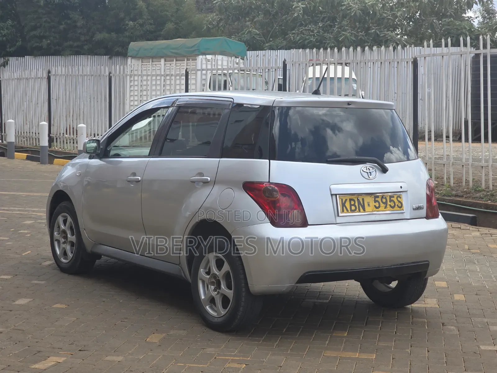 Toyota IST 2005 Silver