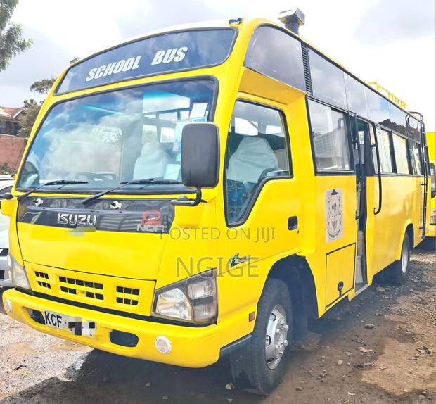 Isuzu NQR 2015 Yellow