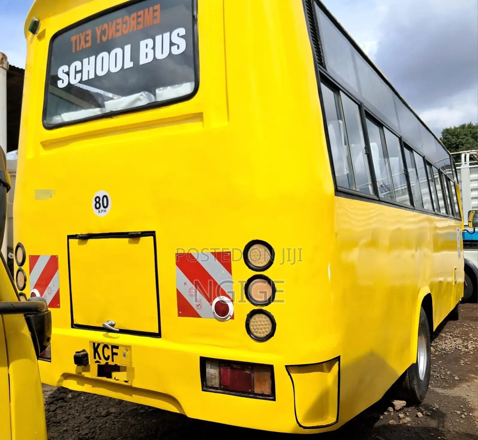 Isuzu NQR 2015 Yellow