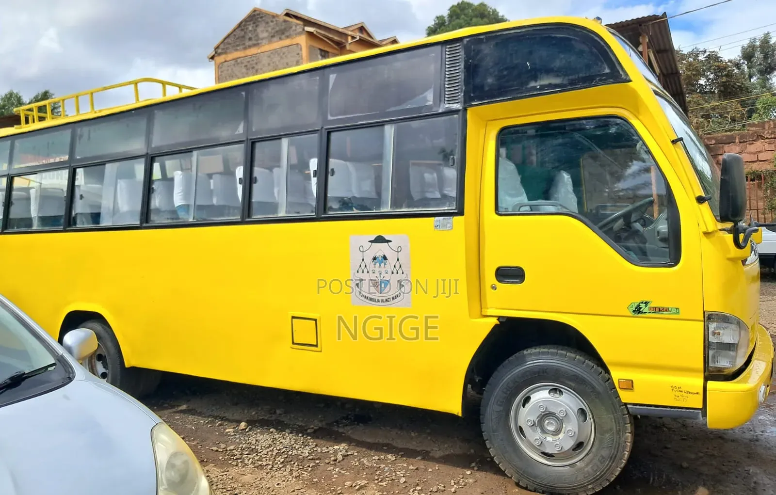 Isuzu NQR 2015 Yellow