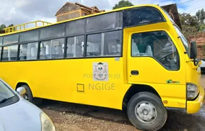 Isuzu NQR 2015 Yellow