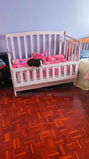 White Baby Crib*Baby Cot