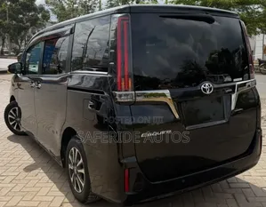 Toyota Esquire 2.0 FWD (7 seater) 2020 Black