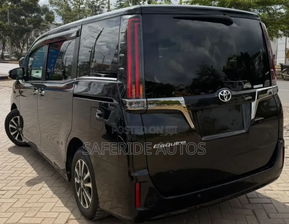 Toyota Esquire 2.0 FWD (7 seater) 2020 Black