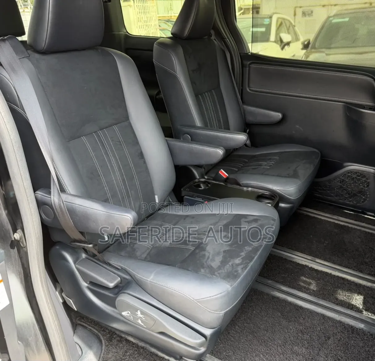 Toyota Esquire 2.0 FWD (7 seater) 2020 Black
