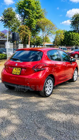 Peugeot 208 2018 Red