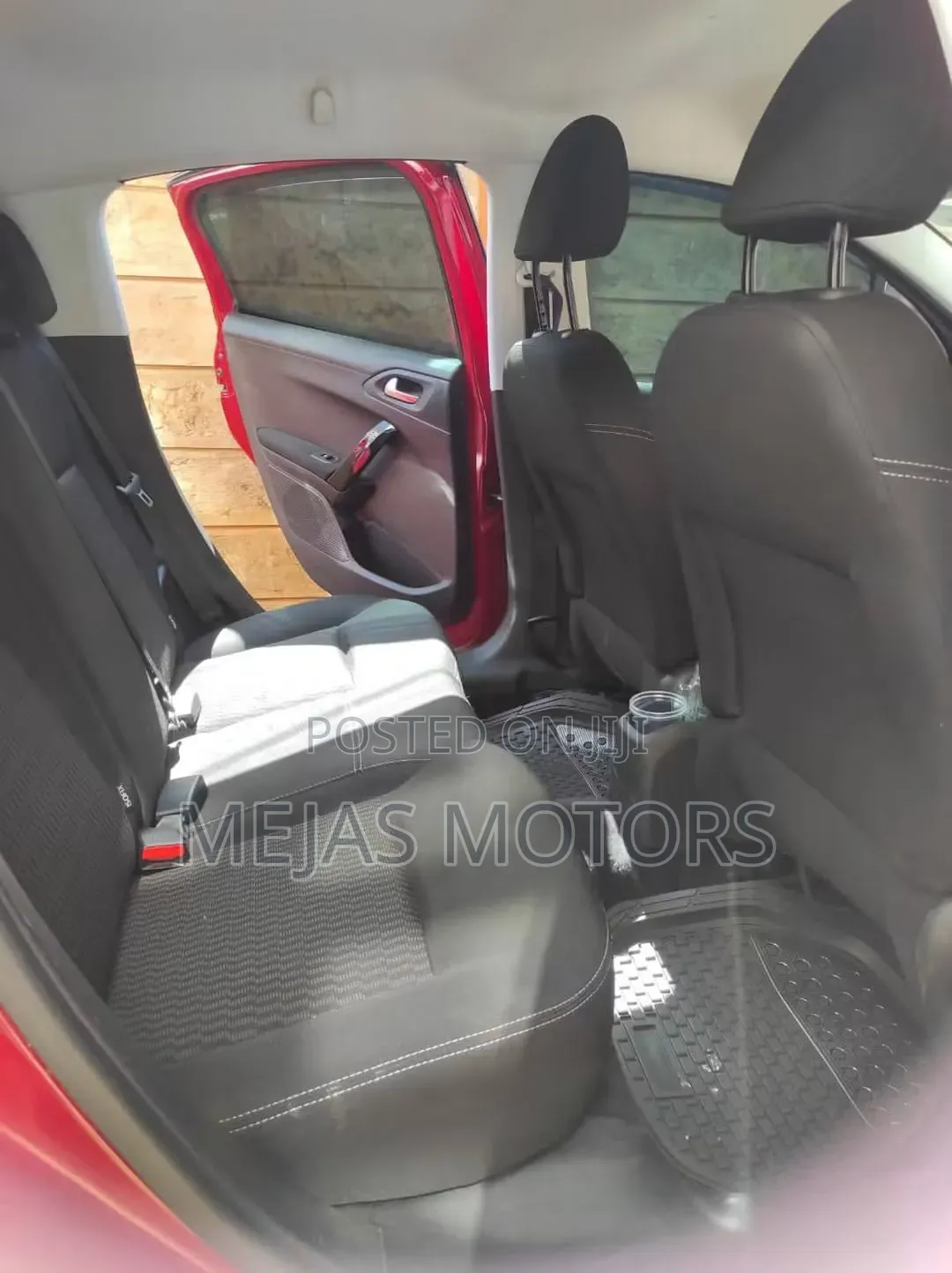 Peugeot 208 2018 Red
