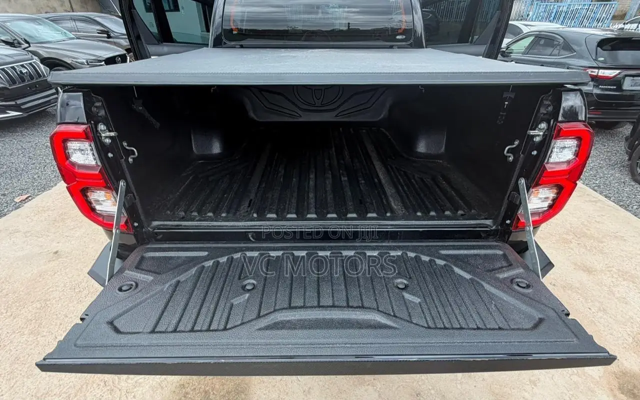 Toyota Hilux Revo Double Cab Deisel 2.4 AWD 2022 Black