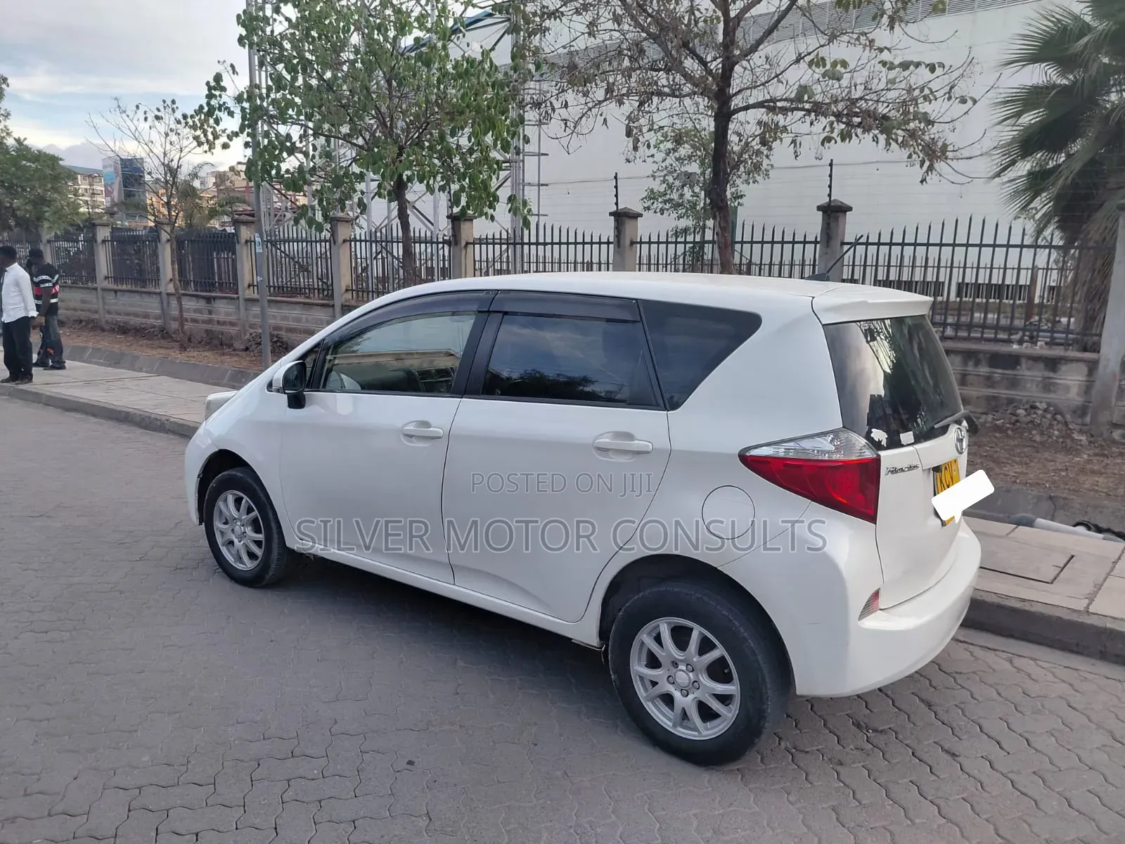 Toyota Ractis 1.5 FWD 2012 White