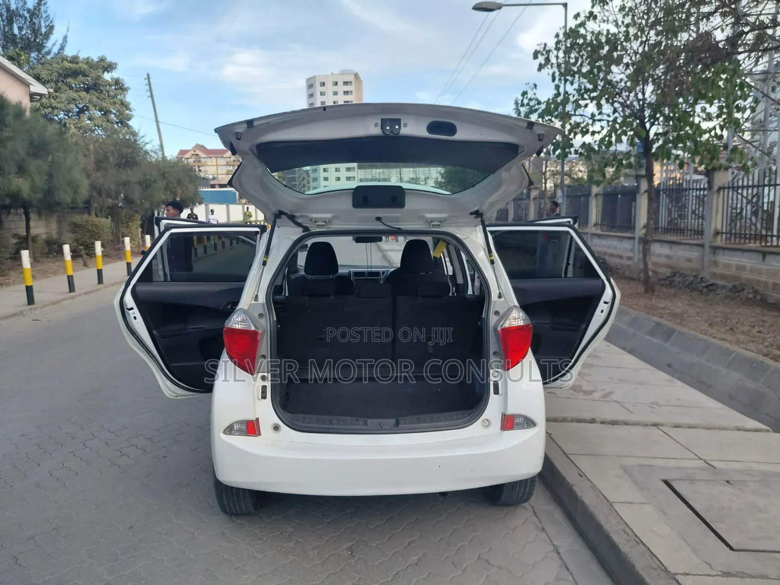 Toyota Ractis 1.5 FWD 2012 White