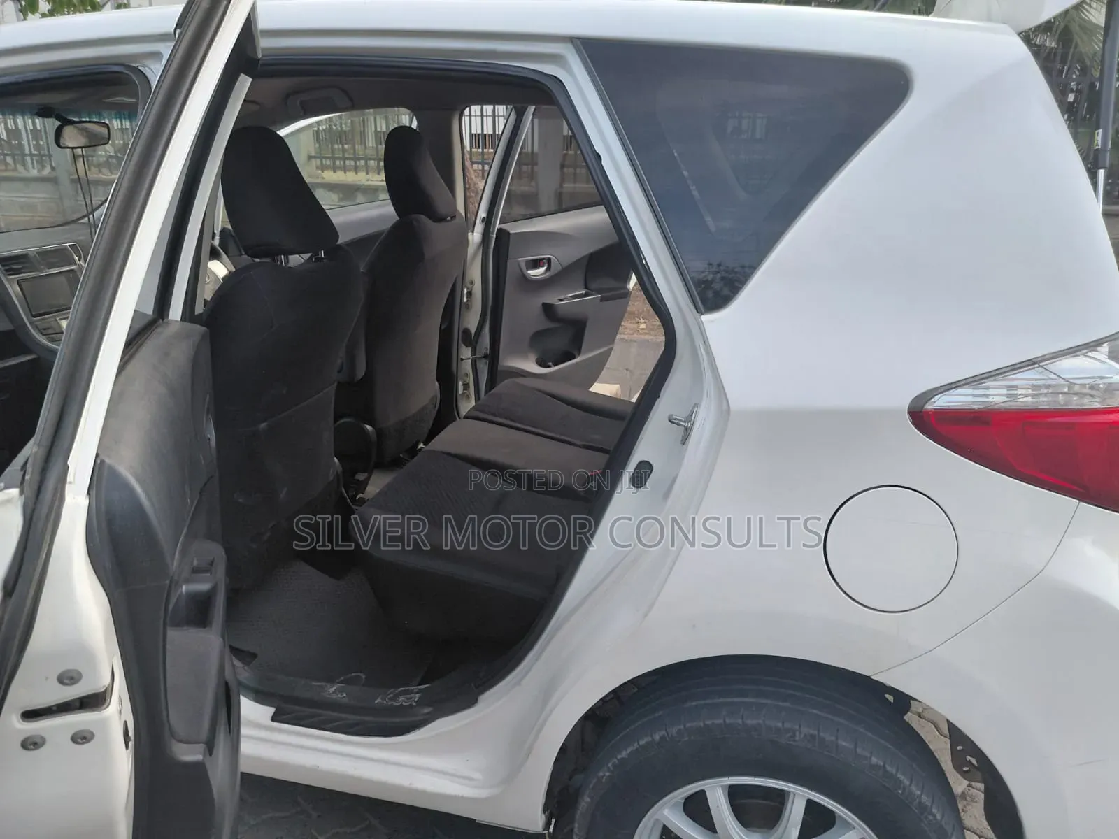 Toyota Ractis 1.5 FWD 2012 White