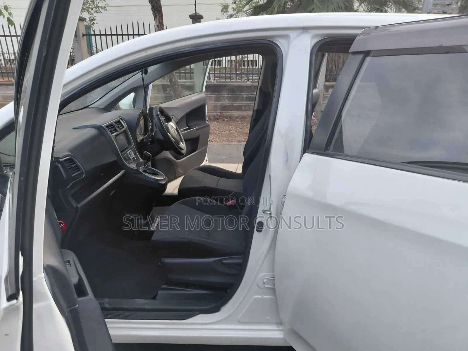 Toyota Ractis 1.5 FWD 2012 White