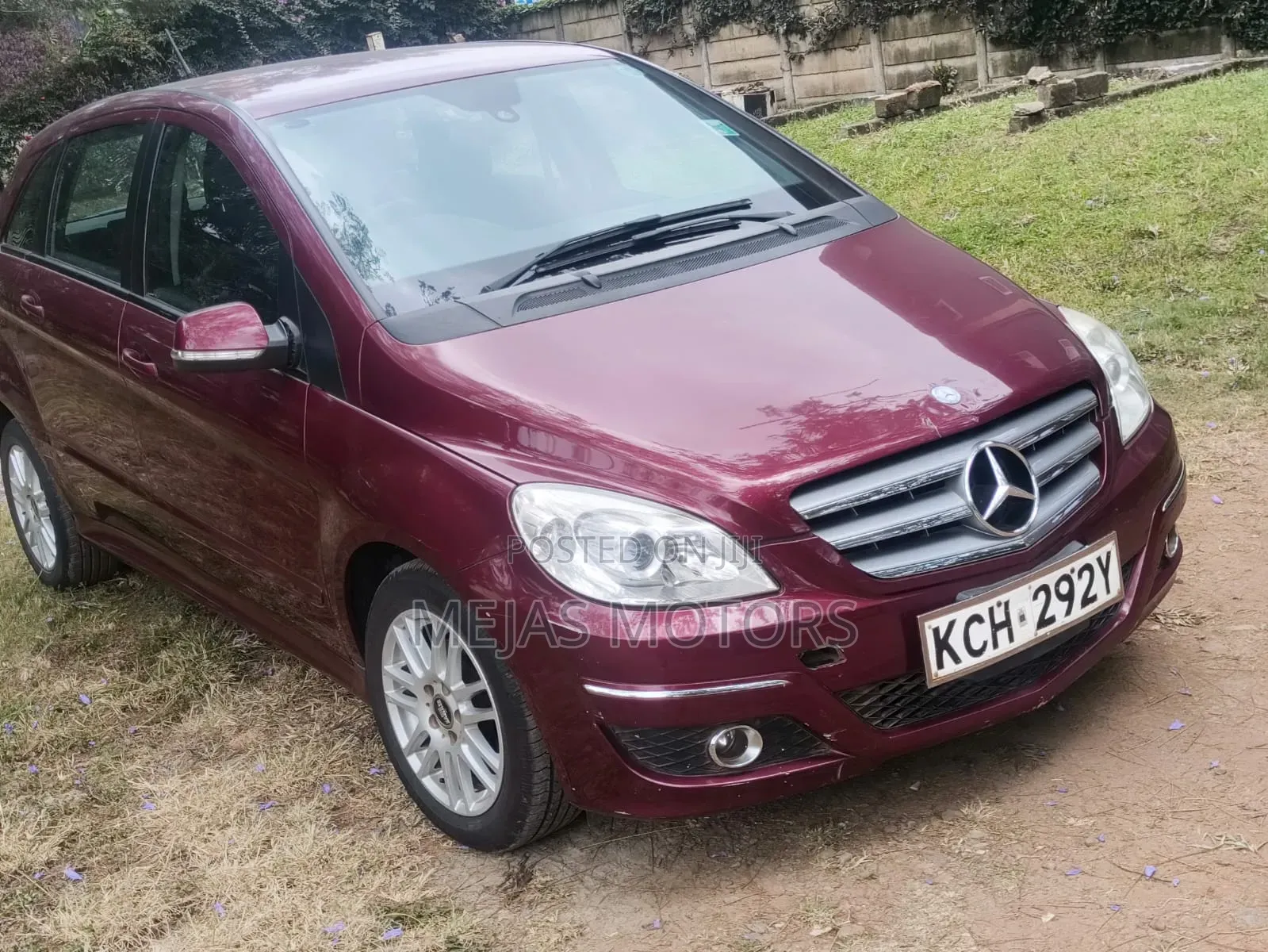 Mercedes-Benz B-Class 2010 Red