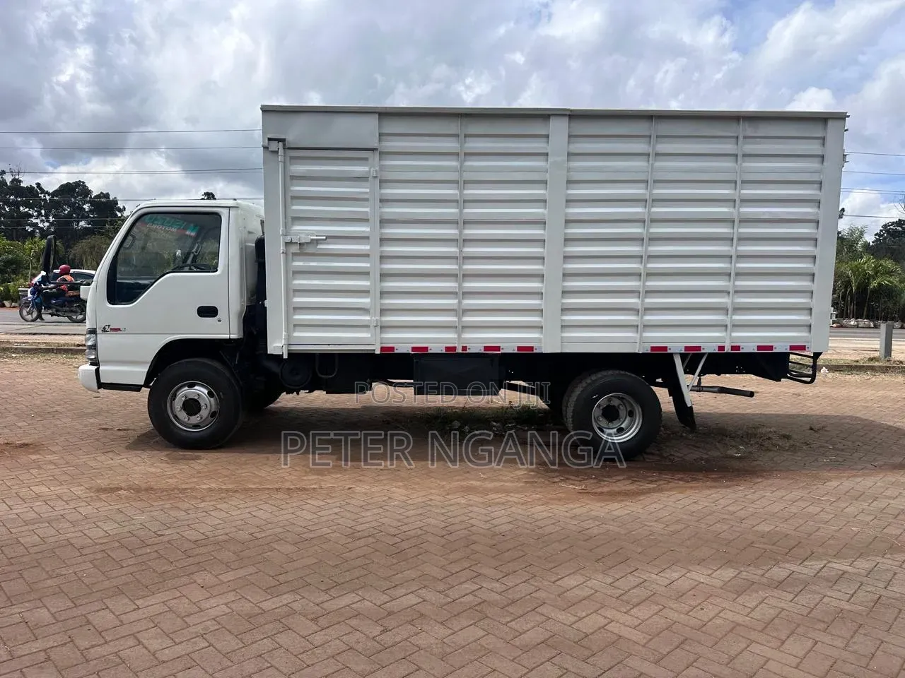 Isuzu NPR 2016 White