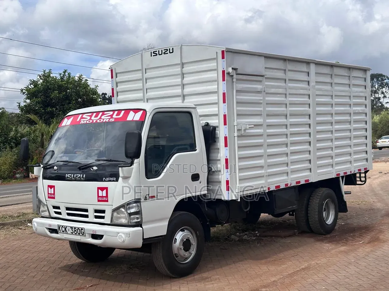 Isuzu NPR 2016 White