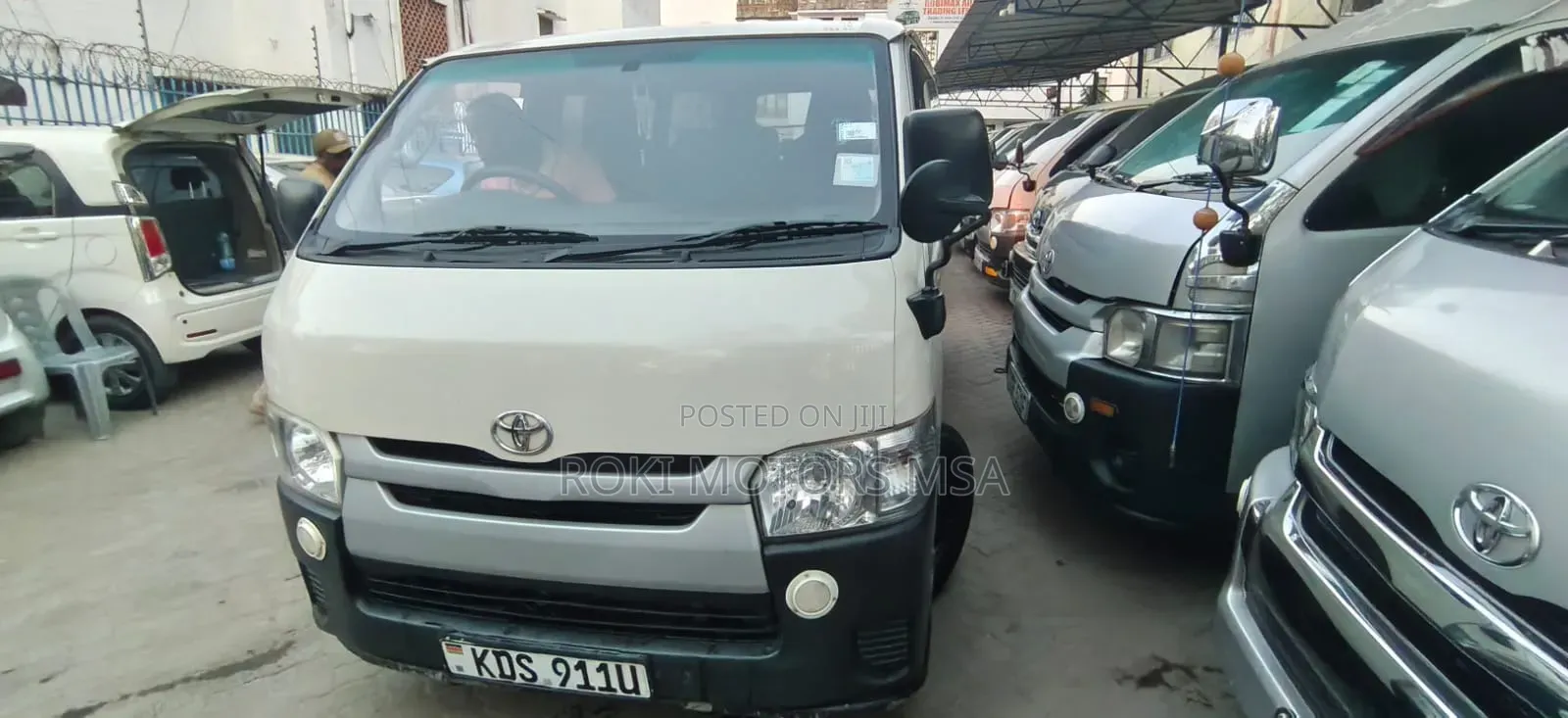 Toyota HiAce 2017 White
